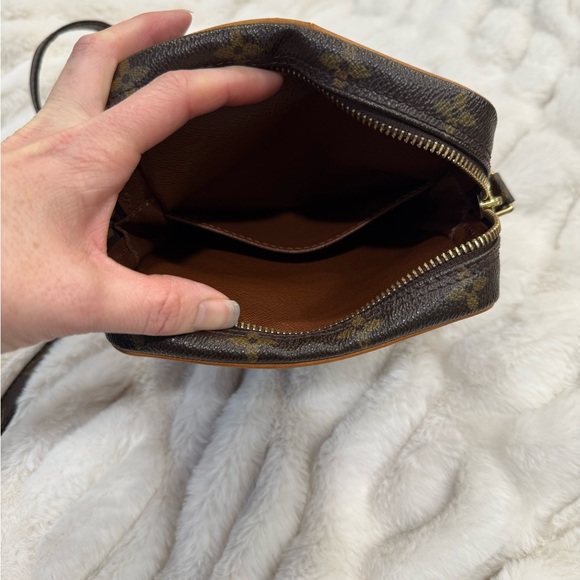 Louis Vuitton Monogram Danube crossbody bag - Picture 14 of 16